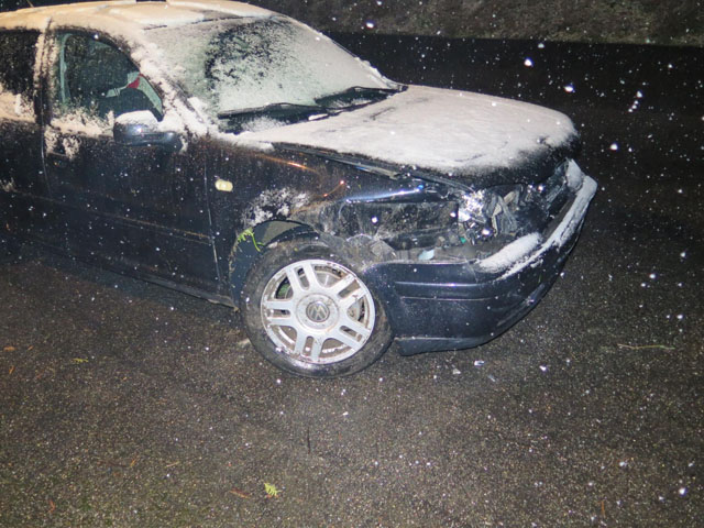 Läufelfingen: Auto gerät ins Schleudern und kollidiert mit Leitplanke