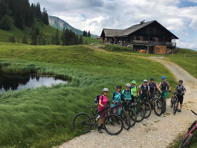 Zeiningen: Frauen-Bike-Weekend in Saanen
