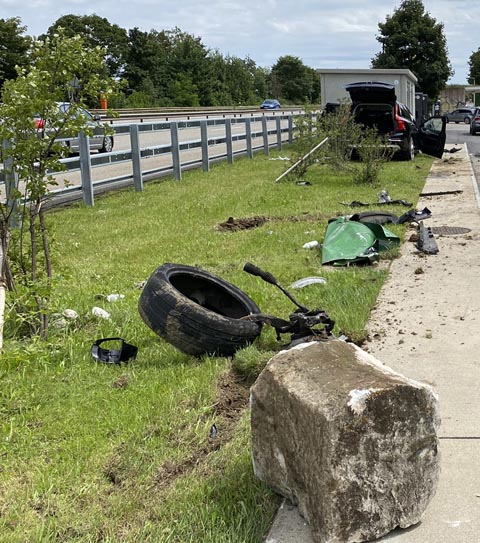 Ein Lenker verlor bei der Ausfahrt zum Rastplatz aus noch unbekannten Gründen die Herrschaft über sein Fahrzeug. Foto: Polizei AG