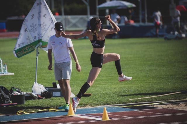 So weit wie keine vor ihr: Lucia Acklin mit 6.06m im Weitsprung Foto: Doris Acklin