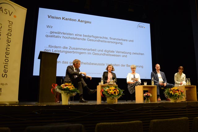Themenanlass zur Gesundheitspolitik mit Teilnahme von RR Jean-Pierre Gallati und PolitikerInnen aus der Gesundheitspolitik. Foto: zVg