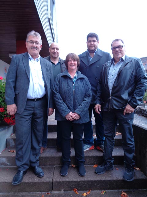 n Gansingen wurden die Bisherigen wiedergewählt (Mario Hüsler, Urban Erdin, Waltraud Steinacher, Severin Senn); neu gewählt wurde Thomas Szabo (rechts im Bild). Foto: zVg