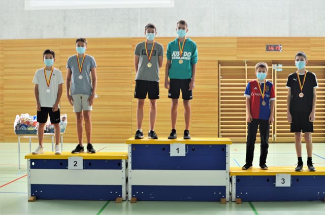 Die meisten Teilnehmer des Orientierungslaufs der Oberstufe Möhlin legten sich mächtig ins Zeug, beim Kampf um die Medaillen. Foto: zVg