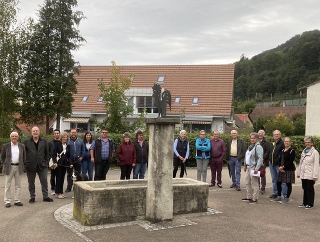 Die gutgelaunten «Güggelfreunde» mit Frau Gemeindeammann Eveline Güntert. Foto: zVg