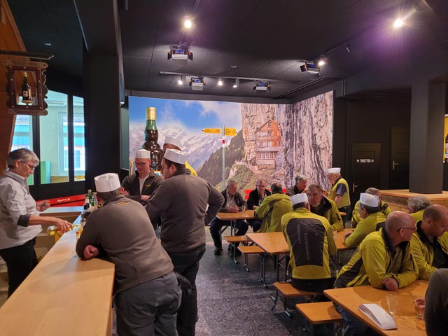 Grandiose Aussichten und zahlreiche Leckereien genossen die Pontoniere Schwaderloch bei ihrem Ausflug ins Appenzellerland. Foto: zVg