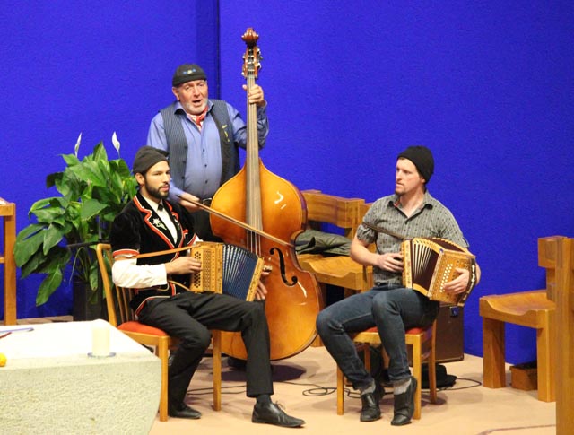 Die drei Churz-Schluss-Örgeler sorgten für Stimmung. Fotos: Dieter Deiss
