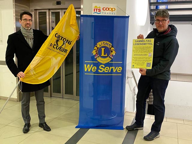 Der ehemalige Präsident Thomas Waldmeier und der Activity-Delegierte Christoph Koch bei einer früheren Sammlung. Foto: zVg