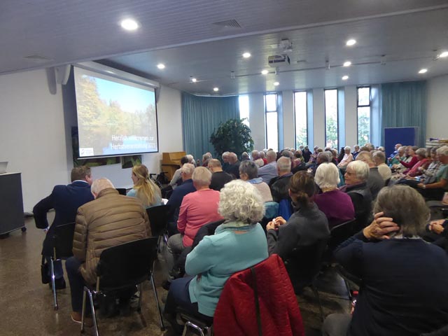 Über 120 Besucher nahmen am informationsnachmittag zum Thema «KESB und ihre Bedeutung für ältere Menschen» teil. Foto: zVg 
