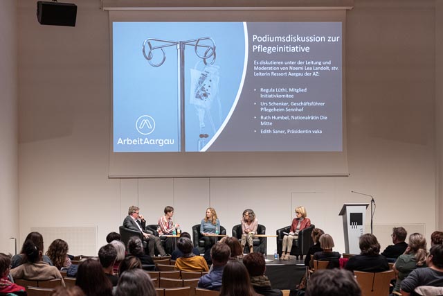 Auf dem Podium (von links): Urs Schenker, Regula Lüthi, Noemi Lea Landolt, Edith Saner und Ruth Humbel. Foto: zVg