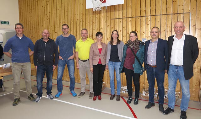 Die verabschiedeten Behörden- und Kommissionsmitglieder. Foto: zVg