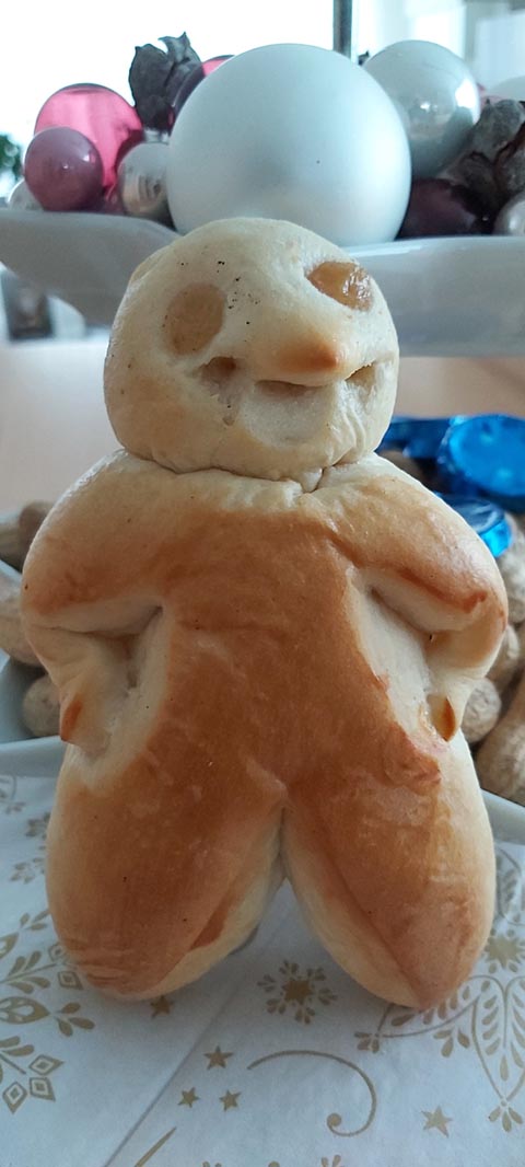 Die alleinstehenden Senioren in Frick durften sich über einen Grittibänz freuen. Foto: zVg