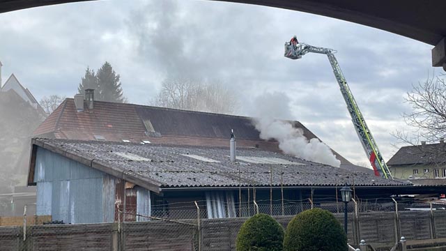 In einer Autowerkstatt in Möhlin ist ein Brand ausgebrochen. Foto: Nicole Hübner 