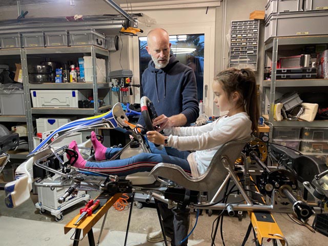 Die Rennfahrerin und ihr Mechaniker: Victoria und Christian Philipp sind ein eingespieltes Team. Foto: zVg