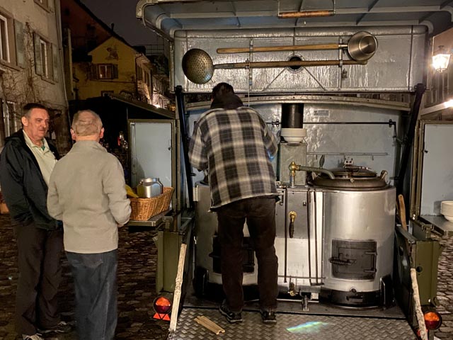 Als Überraschung wurd an der GV der Imbiss aus der Gulaschkanone serviert. Foto: zVg