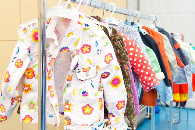 An die Börse statt wegwerfen: Kinderkleiderbörse in Wallbach. Foto: zVg 