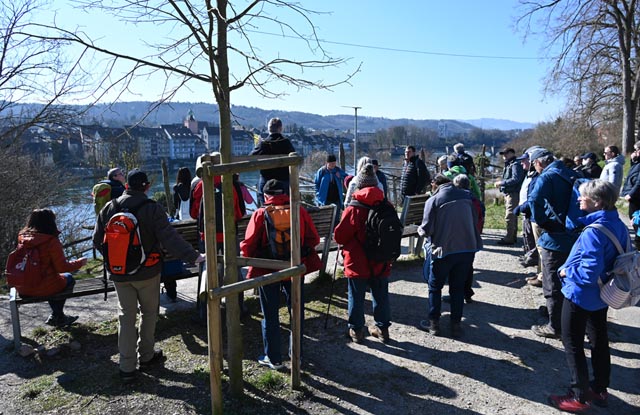 Viel Interessantes erfuhren die 40 Wanderer auf ihrer Highlight-Wanderung. Foto: zVg
