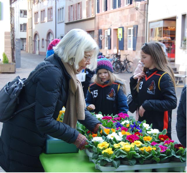 Die Primeli gingen weg wie die berühmten warmen Weckli, Foto: zVg