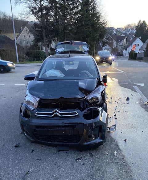 Der beschädigte Personenwagen. Foto: Polizei BL