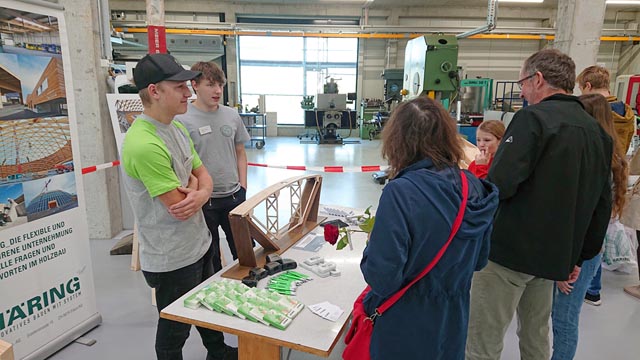 Auf der Berufsschau in Etzgen werden Weichen gestellt. Foto: zVg