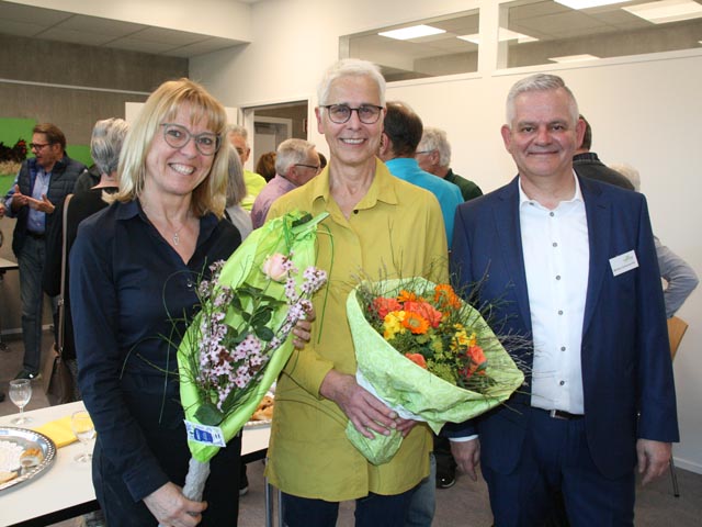 Daniela Bader, Eva Schütz und Markus Schumacher (von links), anlässlich des Apéros in der Pro-Senectute-Beratungsstelle in Frick. Foto: Peter Schütz