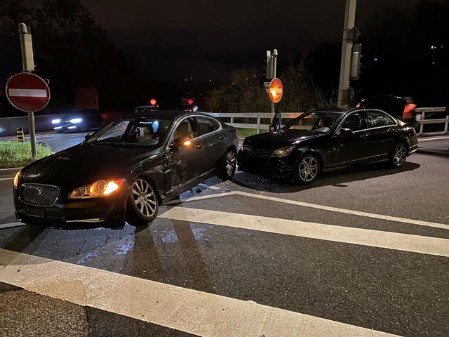 In Muttenz kollidierten zwei Personenwagen. Foto: Polizei BL