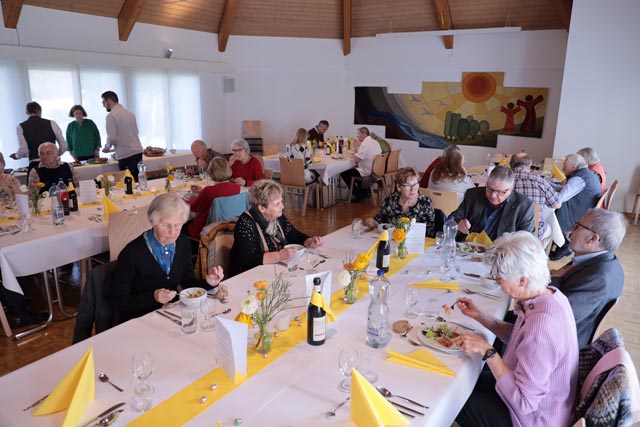 Die freiwillig Helfenden der Reformierten Kirche Mittleres Fricktal waren eingeladen. Foto: Barbara Weilenmann