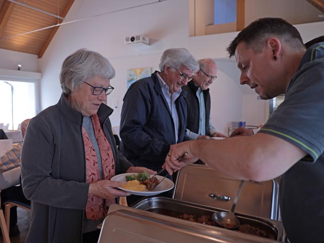 Die freiwillig Helfenden der Reformierten Kirche Mittleres Fricktal waren eingeladen.  Fotos: Barbara Weilenmann