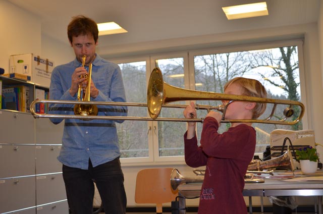 Ausprobieren erlaubt – Instrumentenvorstellung der Musikschule Region Stein