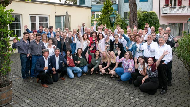 60 Zwillinge aus dem Aargau trafen sich zu ihrer GV in Lenzburg. Foto: zVg