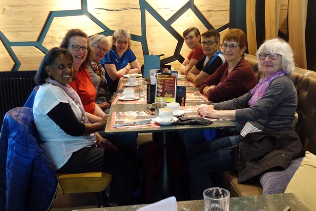 Die acht Damen vom Frauenturnverein Obermumpf genossen die Athmosphäre beim Sonntagsbrunch. Foto: zVg