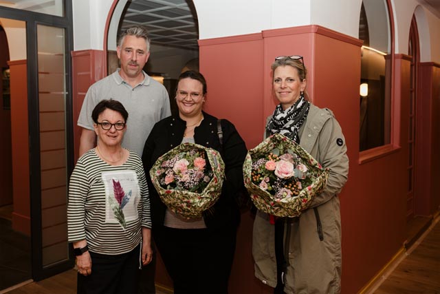 Kassierin Marianne Grauwiler, die neuen Co-Präsidentinnen Lena Waldmeier und Carole Binder-Meury mit Kantonalpräsident Stefan Dietrich. Foto: zVg