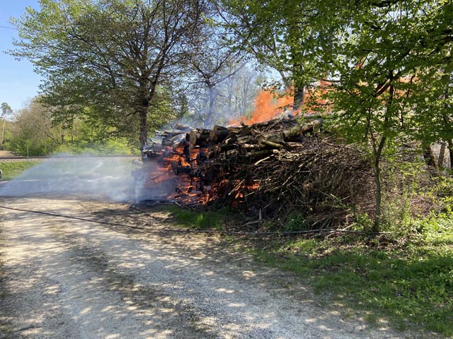 Weil die Brandursache weiterhin unklar ist, sucht die Polizei Augenzeugen. Foto: Polizei AG