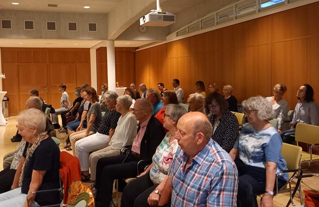 Interessiert folgten die Göste den Vorträgen zum Thema Gesundhait im Alter. Foto: zVg