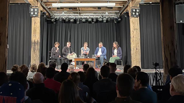 as Aargauer Komitee durfte nebst zahlreichem Publikum u.a. Erik Marquardt, EU-Parlamentarier und Autor, und Marionna Schlatter, Nationalrätin, im Brugger Salzhaus begrüssen. Foto: zVg 