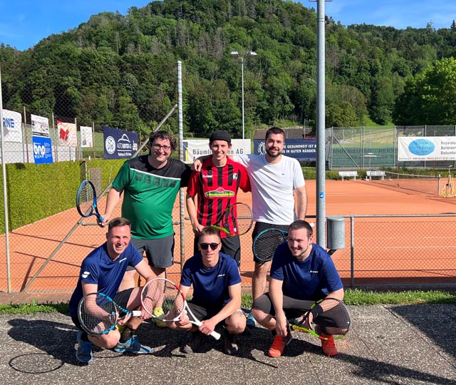 Die 3.Liga-Mannschaft des TC Laufenburg ist nach dem Sieg zuhause gegen Teufenthal auf Rang 2 vorgerückt. Foto: zVg