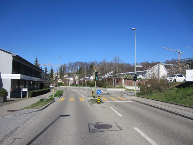 Belagsarbeiten an der Baslerstrasse in Therwil. Foto: zVg