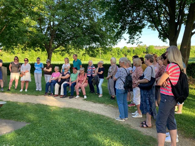 Mörderischer Abendspaziergang durch Möhlin mit dem Bibliotheksteam. Foto: zVg