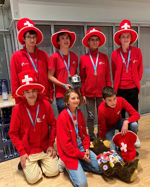 Hinten: Jorge Bertrán de Lis Orozco (Rütihof), Yuri Honegger (Rütihof), Tobias Nemet (Lengnau), Tim Föhner (Baden); vorne: Casimir Winzenried (Erlinsbach), Ella Robinson (Muri), Yaron Traub (Stetten). Foto: zVg