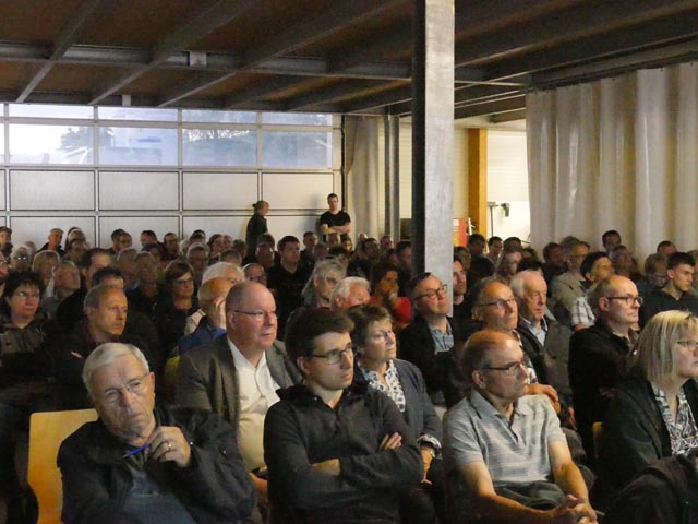 Rund 130 interessierte Bürger aus Oberhof und Wölflinswil kamen zur Informationsveranstaltung. Foto: Jörn Kerckhoff