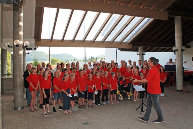 Musikalische Begrüssung vor dem offiziellen Teil durch den Jugendchor. Foto: Sonja Fasler
