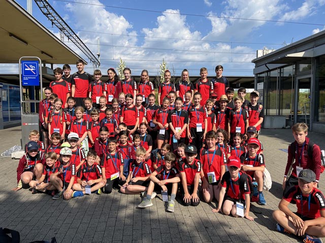 Gruppenfoto der rund 75 Sulzer Nachwuchturner. Foto: zVg