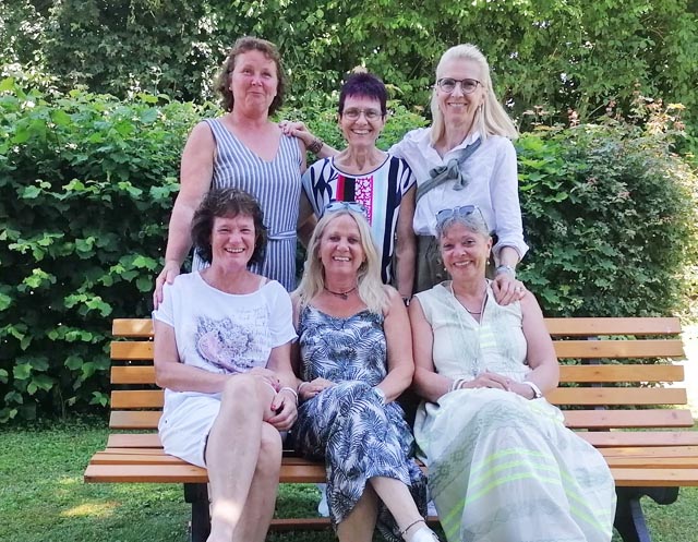 Erfreute Gesichter nach dem Ligaerhalt der NLB-50+-Mannschaft des TC Rheinfelden. Foto: zVg