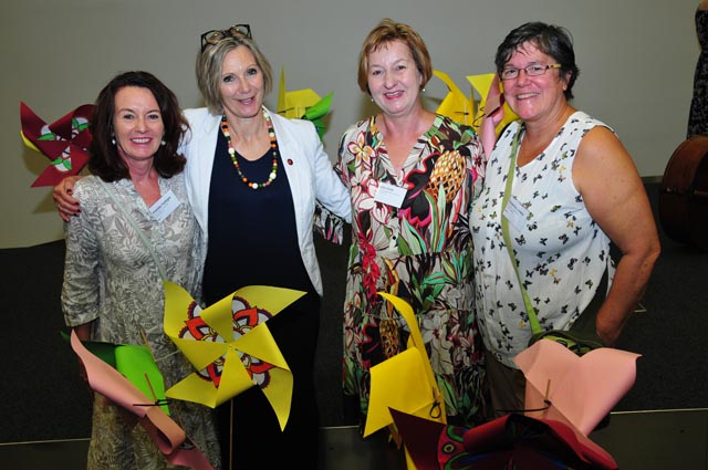 Auf dem Bild sind ein Teil der organisierenden Kommissionsfrauen der Frauenzentrale Aargau abgebildet mit der Referentin  (von links: Imelda Häfliger, Referentin Ständerätin Maya Graf, Brigitte Rüedin aus Rheinfelden und Susanne Lorenz). Foto: zVg