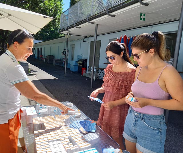 Béa Biber (links) im Beratungsgespräch. Foto: zVg