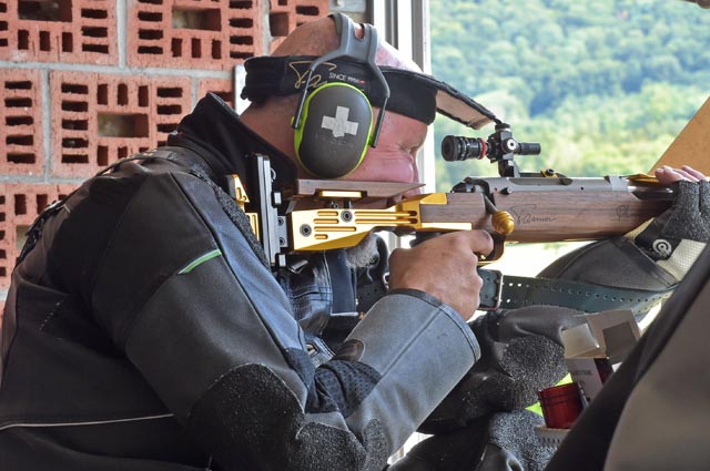 Rolf Denzler verdankte seinen souveränen Titelgewinn mit dem Standardgewehr seiner Stärke in der Kniendposition. Foto: wr