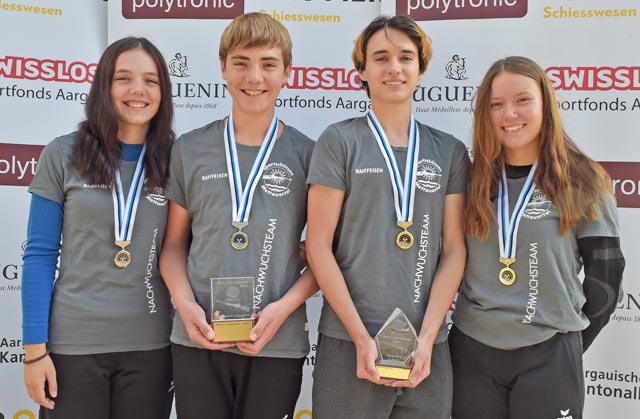 Vier Aushängeschilder des starken Nachwuchses der Sportschützen Mettauertal (von links): Nina Staudacher, Leo Staudacher, Ramon Hutter und Fiona Kitanovic. Foto: wr