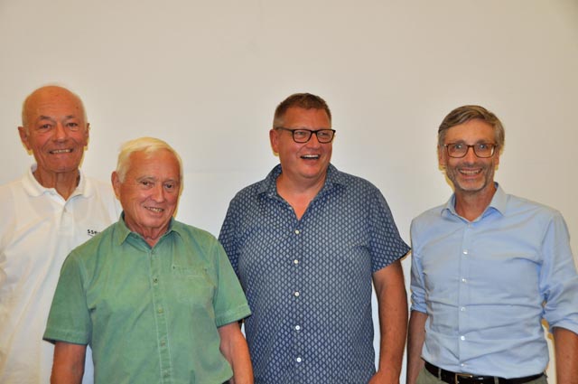 Freuten sich über das grosses Interesse der Bevölkerung: Die Referenten Ferdi Kaiser, Hans-Peter Joss, Gemeindeammann Robert Schmid und Roger Frey (von links nach rechts). Foto: Vreni Weber