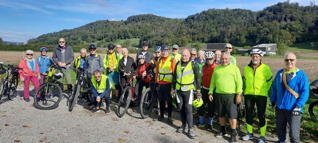 Fröhliche Gesichter der beiden Sportgruppen (die Geniesser fehlen auf dem Bild). Foto: zVg