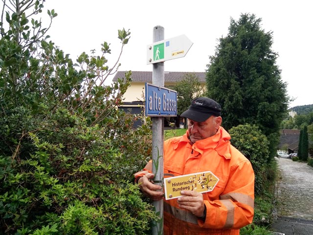 Montage Wegweiser Foto: © Jurapark Aargau