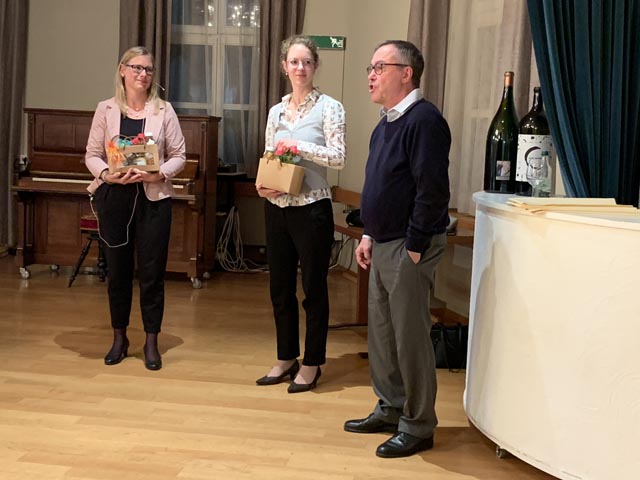 Die Referentinnen Patrizia Stocker, Raiffeisenback Regio Frick-Mettauertal, Nadine Feuerstein, Notariat Fricktal und der Präsident vom Verein Fürenand Gian Winkler (v.l.). Foto: zVg